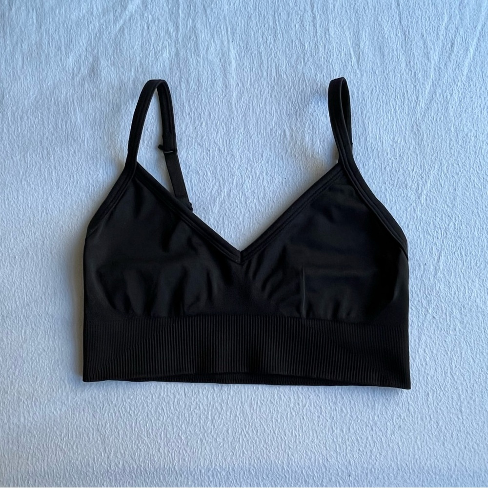 lululemon athletica v-neck compression sports bra